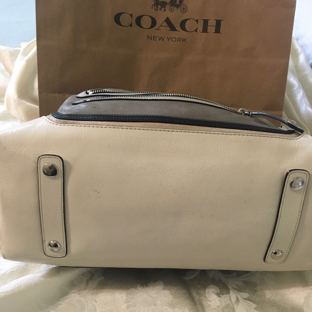 Coach Leather Purse - Excellent condition. - Picture 5 of 16